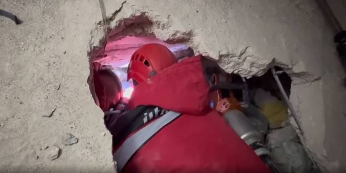 Konya ekibi Hatay’da 47 saat sonra 19 yaşındaki genci kurtardı