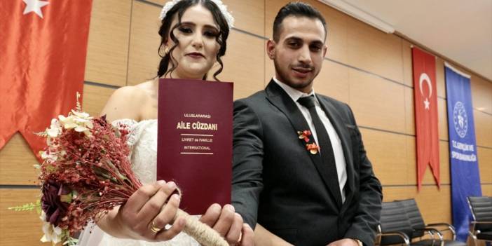 Depremzede çiftin nikahı Konya'da kaldıkları yurtta kıyıldı