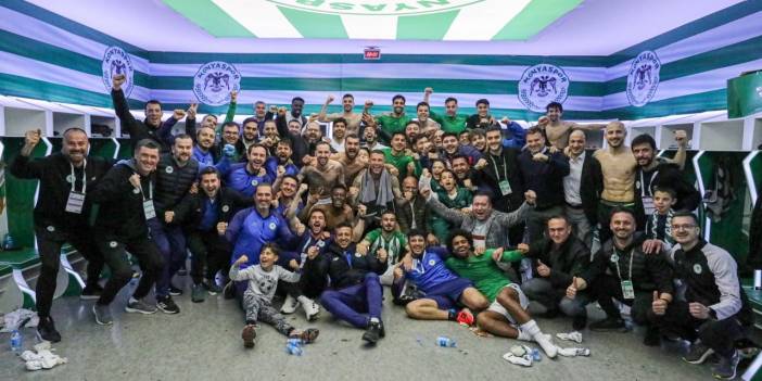 Galatasaray’ı yenen Konyaspor’dan galibiyet pozu