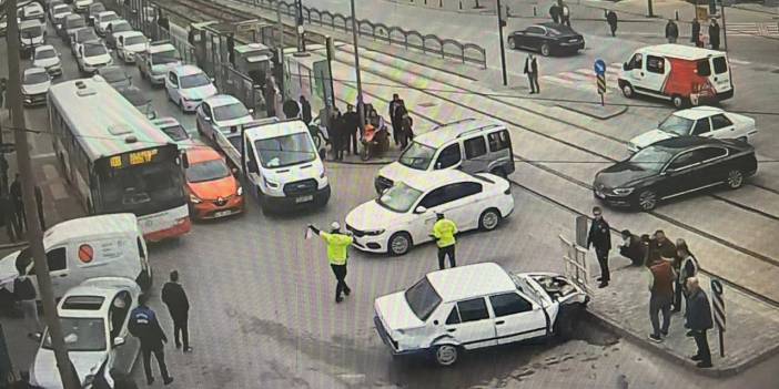 Konya’da iki otomobil çarpıştı: 3 yaralı