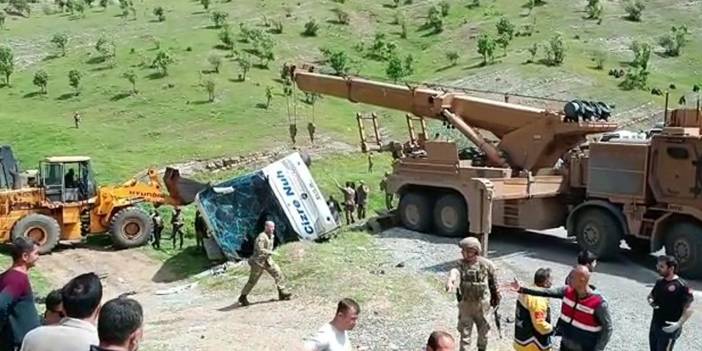 Son Dakika: Askerleri taşıyan otobüs devrildi: 2 şehit, 4'ü asker 45 yaralı