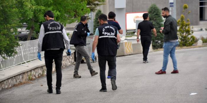 Konya’dan gittiği Karaman’da önce eşini sonra kendini bıçakladı