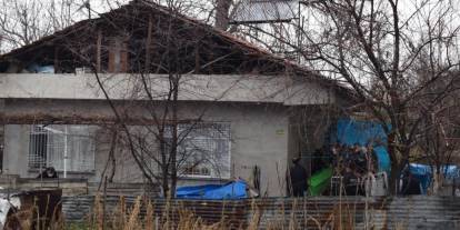 İntihar ihbarıyla eve giren polis dehşet olayı ortaya çıkardı: Babasını öldürüp okula gitmiş!
