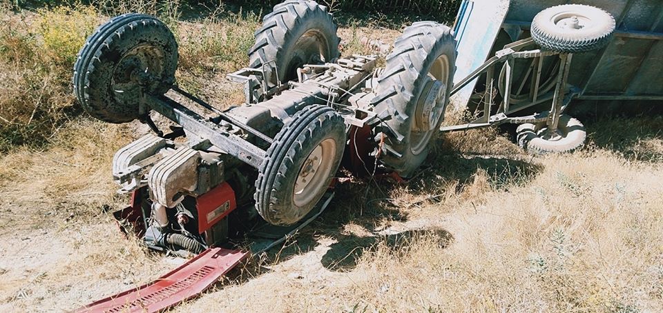 konyada-traktor-devrildi-surucu-altinda-kaldi-haber-dairesi-001.jpg