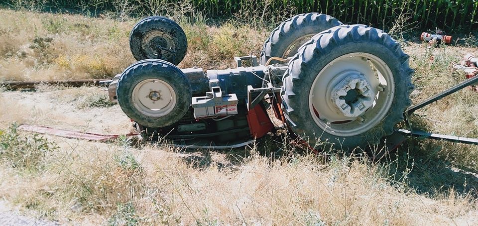 konyada-traktor-devrildi-surucu-altinda-kaldi-haber-dairesi.jpg