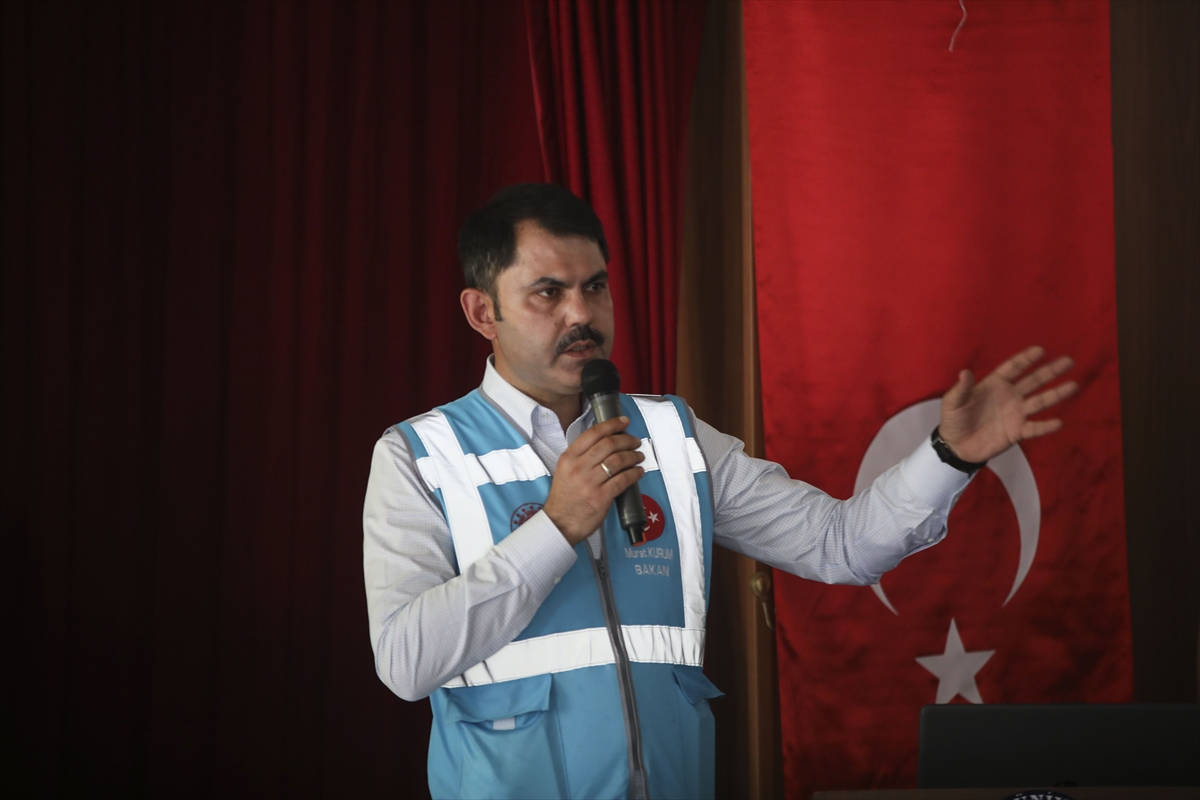 cevre-ve-sehircilik-bakani-murat-kurum-dogankentte-afetzedelerle-bulustu-001.jpg