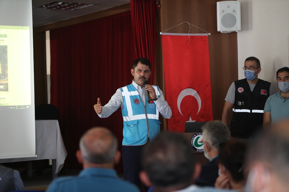 cevre-ve-sehircilik-bakani-murat-kurum-dogankentte-afetzedelerle-bulustu.jpg