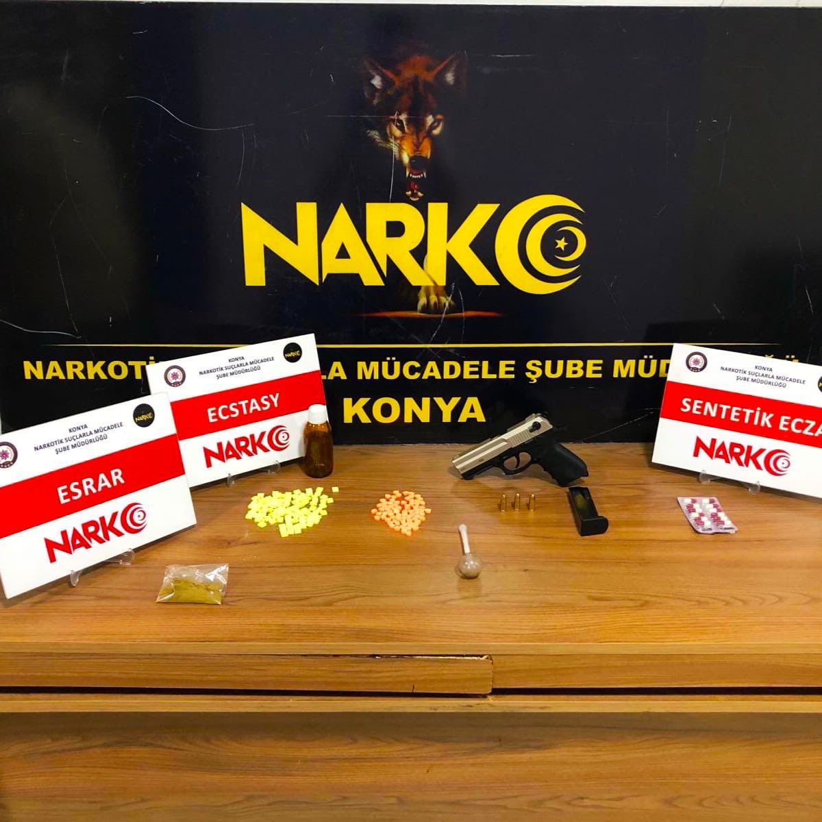 konyada-15-kilo-uyusturucu-ele-gecirildi-29-gozalti-haber-dairesi-002.jpg