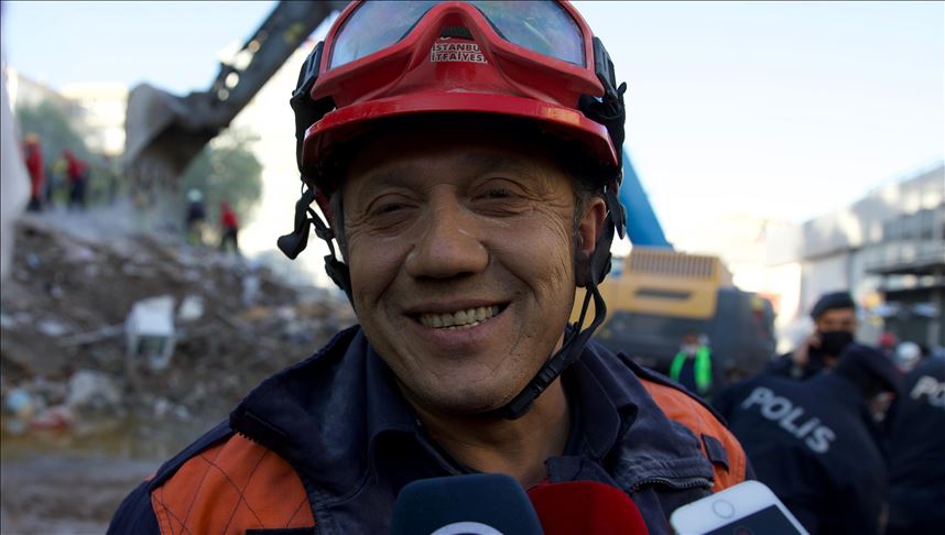 elif-izmir-depremi-kurtarma.jpg