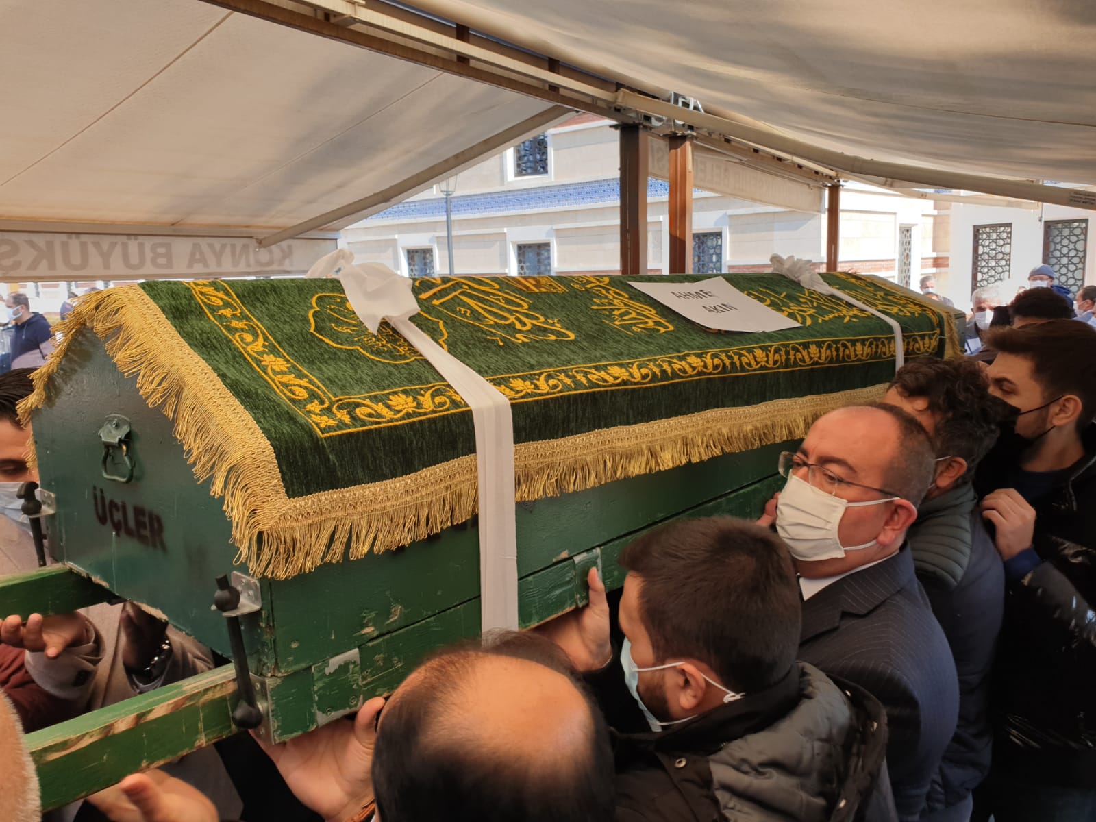 ak-parti-meram-camiasinin-aci-gunu-ahmet-akin-son-yolculuga-ugurlandi-003.jpeg