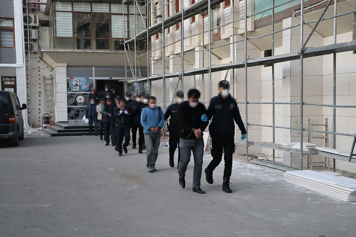 fuhus-cetesine-canta-operasyonu-24-kisi-gozalti.jpg