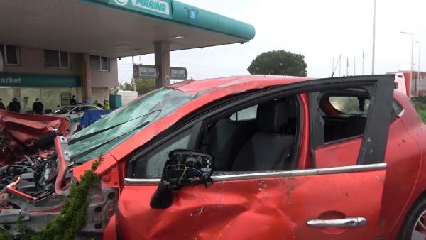 6-arac-birbirine-girdi-olu-ve-yaralilar-var-001.jpg