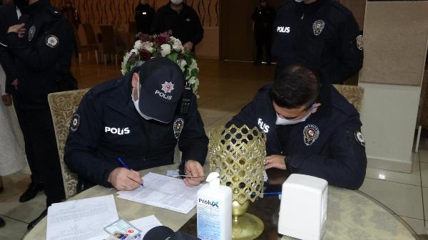 yasak-dugune-polis-baskini-gelin-agladi-damat-caresizce-izledi-002.jpg