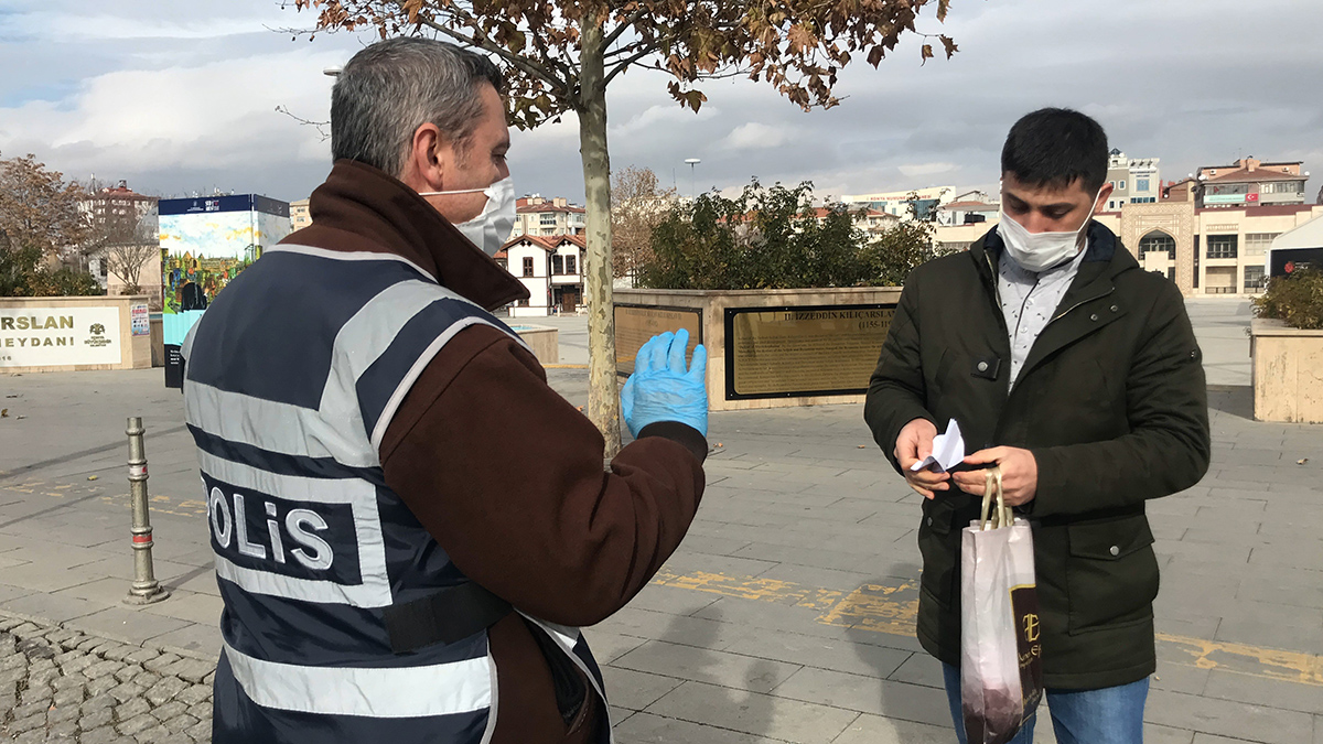 sokak-yasaginda-ikinci-hafta-konya-polisinden-kisitlama-denetimi-001.jpg