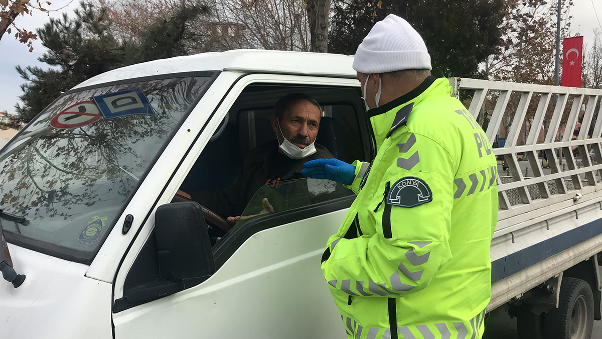 sokak-yasaginda-ikinci-hafta-konya-polisinden-kisitlama-denetimi-002.jpg