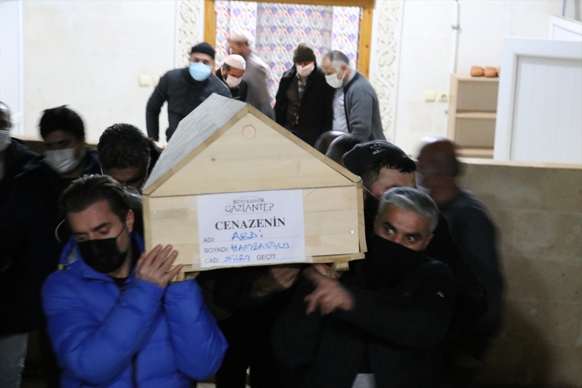 hastanede-cikan-yanginda-hayatini-kaybeden-abdi-hamzaoglunun-cenazesi-defnedildi.jpg