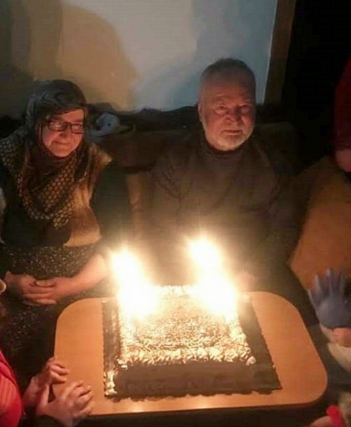 her-aksam-eve-giderken-gul-goturdugu-57-yillik-esi-ile-ayni-gun-koronaviruse-yenildi.jpg