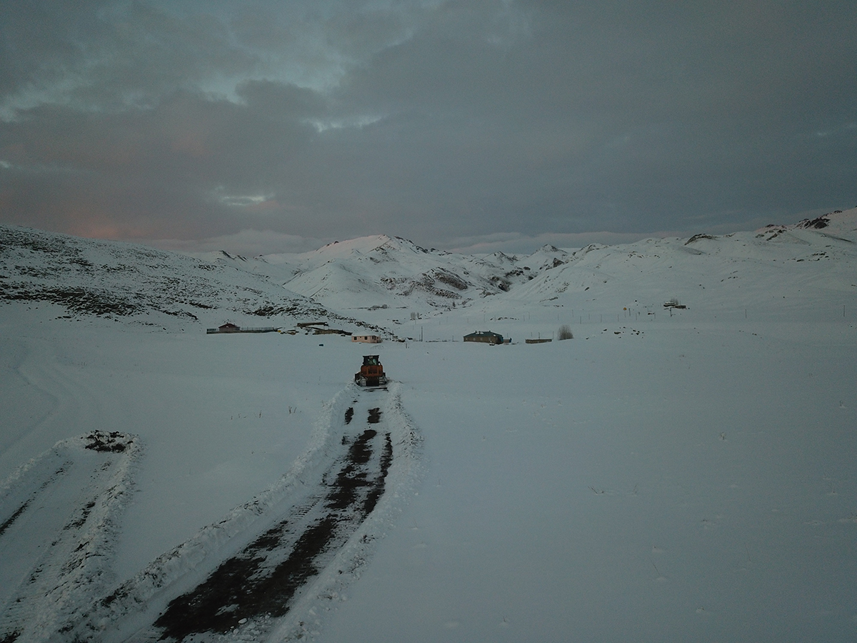 22-gundur-kapali-olan-yollar-acildi-yaylada-mahsur-kalan-ailelere-ulasildi.jpg