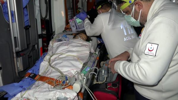 ambulans-ucak-kaynayan-sut-kazaninin-icine-dusen-feride-icin-havalandi-001.jpg