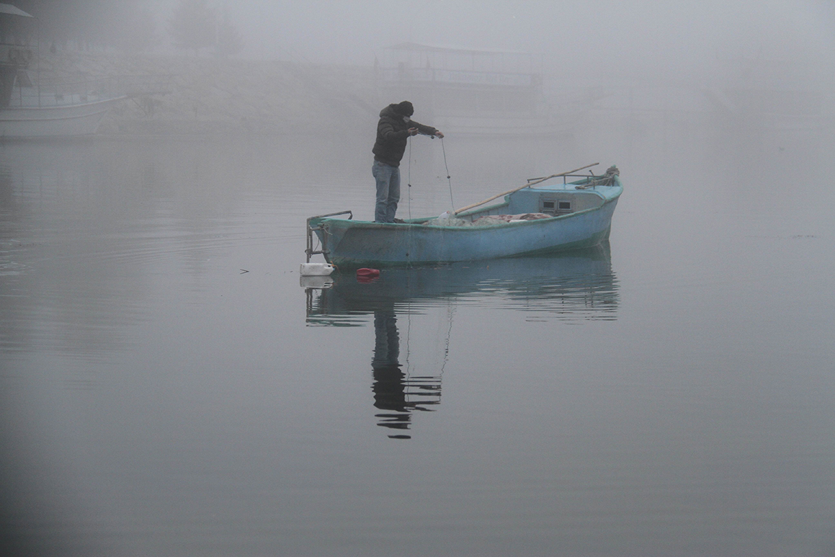 beysehir-golu-sisle-kaplandi-balikcilar-kaybolmamak-icin-teknolojiyi-kullanmaya-basladi-002.jpg