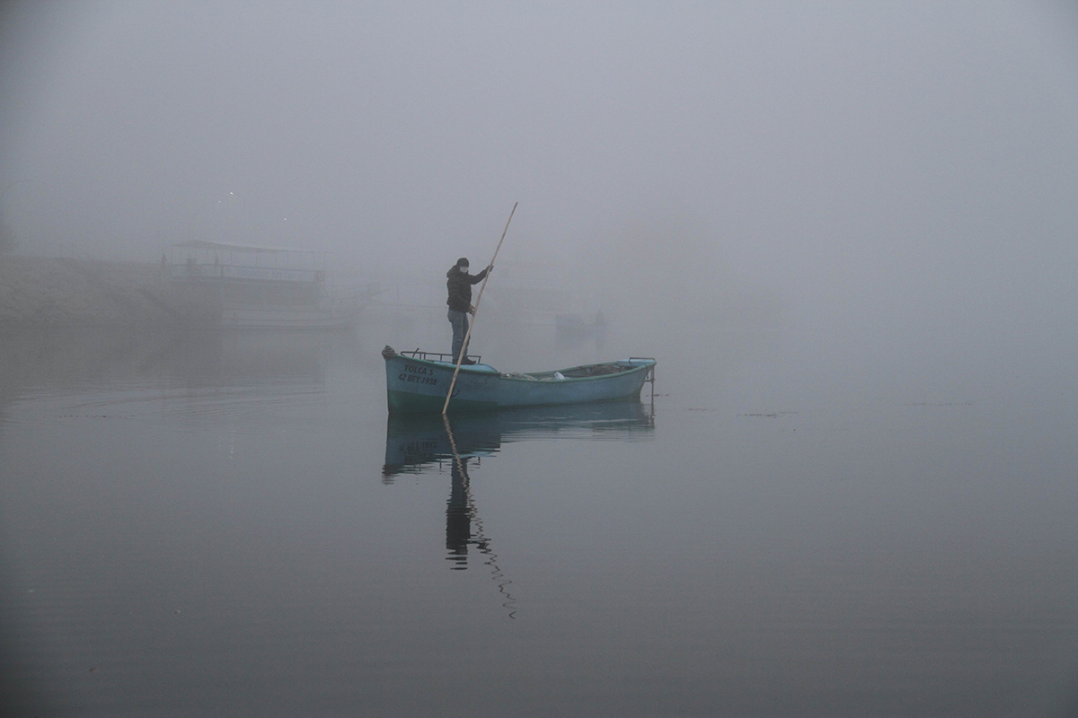 beysehir-golu-sisle-kaplandi-balikcilar-kaybolmamak-icin-teknolojiyi-kullanmaya-basladi-003.jpg