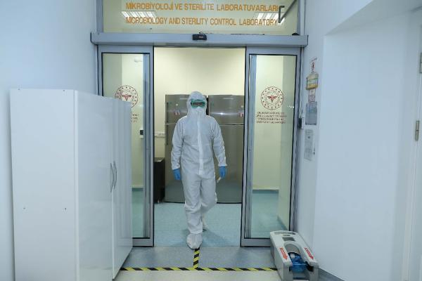 cinden-getirilen-covid-19-asisinda-laboratuvar-analizi-suruyor-003.jpg