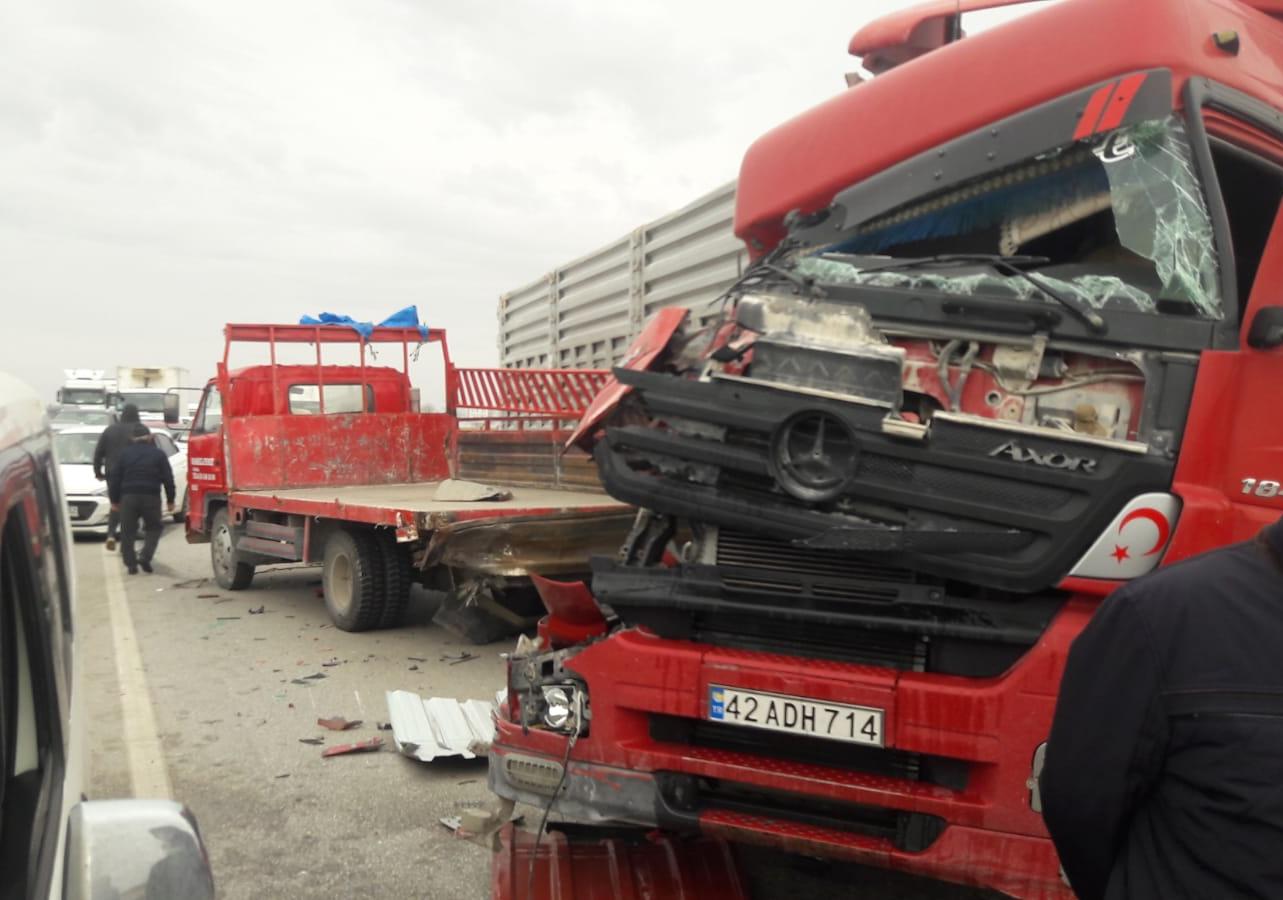 konyada-tir-kamyonetle-carpisti-ankara-yolunu-kapatan-kaza-001.jpeg