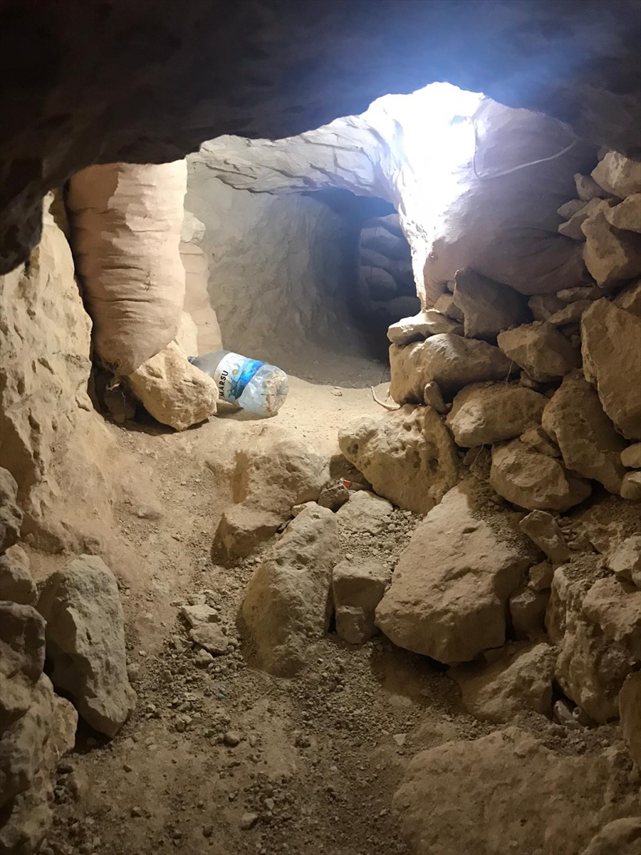 45-metre-tunel-acip-icinde-zengin-olma-hayali-kurarken-jandarmaya-yakalandilar-002.jpg