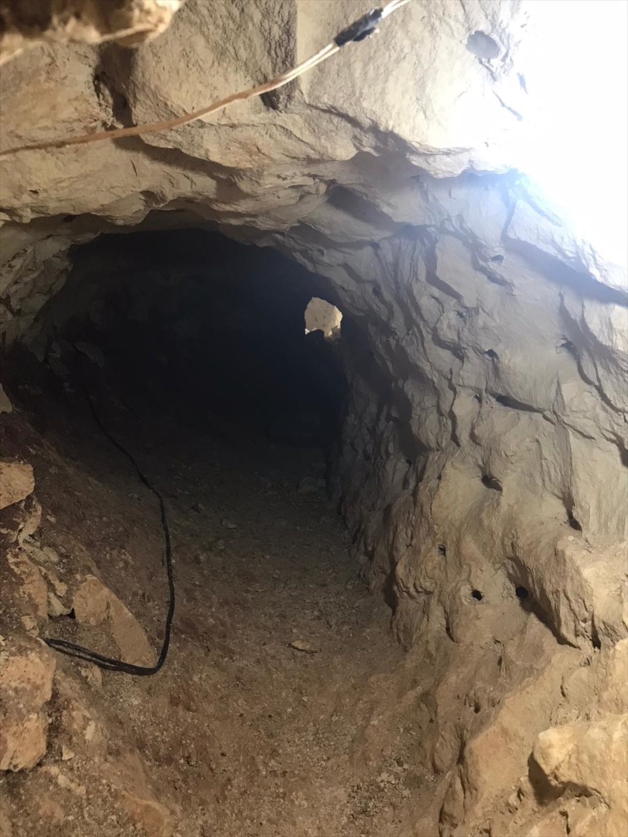 45-metre-tunel-acip-icinde-zengin-olma-hayali-kurarken-jandarmaya-yakalandilar.jpg