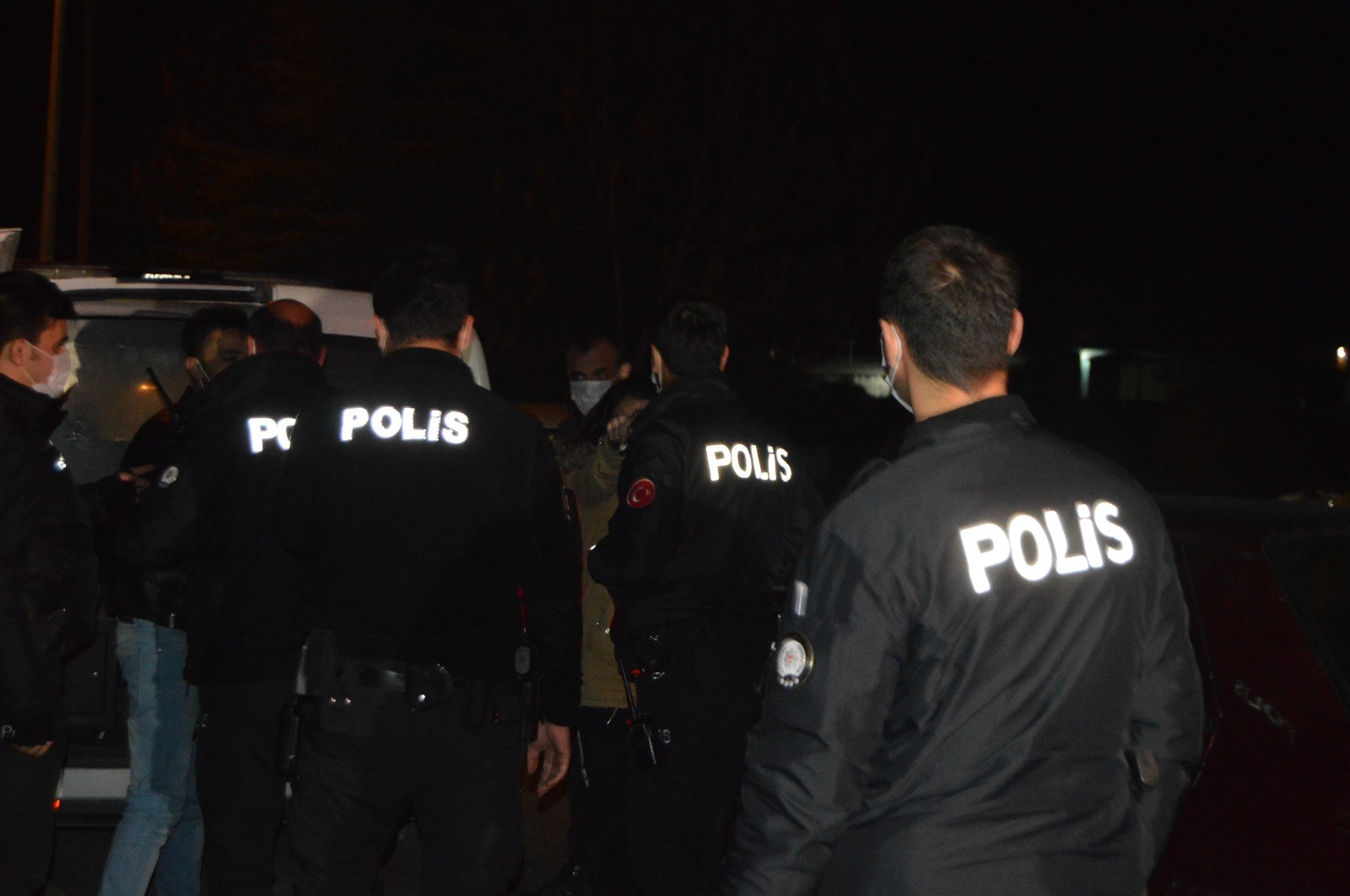 kari-koca-kacti-polis-kovaladi-konya-plakali-otomobildekiler-polisi-saatlerce-ugrastirdi-001.jpeg