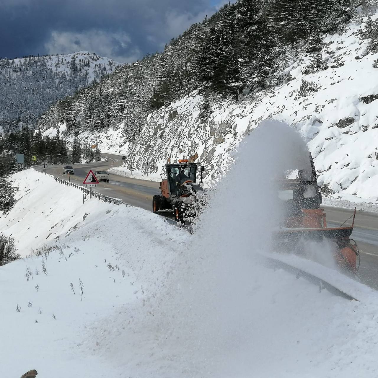kar-altindaki-konya-antalya-kara-yolunda-son-durum-ekipler-calisiyor.jpg