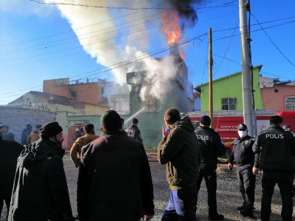 konyada-yangin-faciasi-anne-oldu-3-yasindaki-cocuk-ve-dayisi-yarali-kurtarildi-001.jpg