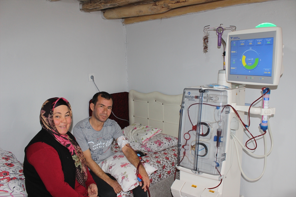 bobrek-hastasi-konyali-cift-diyalizde-tanisip-evlendi.jpg