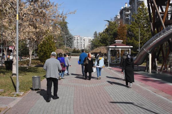 subatta-20-derece-sicakligi-goren-konya-kisitlamada-parklari-doldurdu-003.jpg