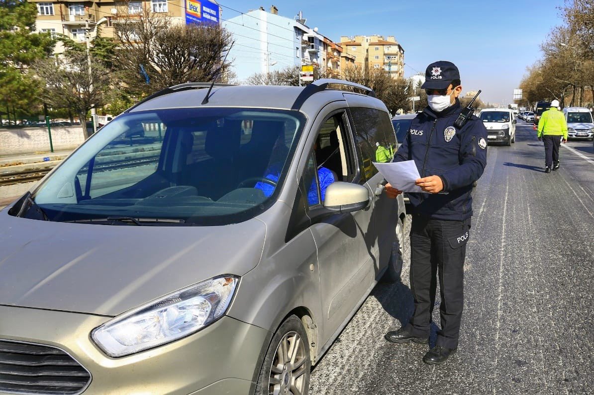 konyada-sokaga-cikma-kisitlamasini-ihlal-edenlere-ceza-yagdi-tam-450-kisi-001.jpg