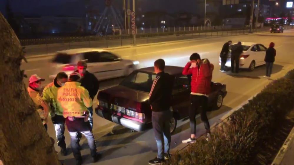 kisitlamayi-delen-gencler-sikistirdiklari-aracin-icinden-sivil-polisler-cikinca-cezayi-yedi.jpg