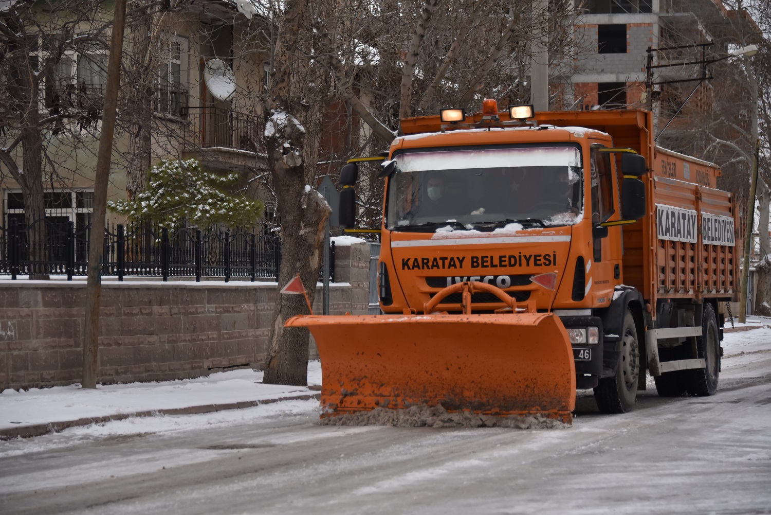 karatay-belediyesi-724-kar-mesaisinde-2.jpg