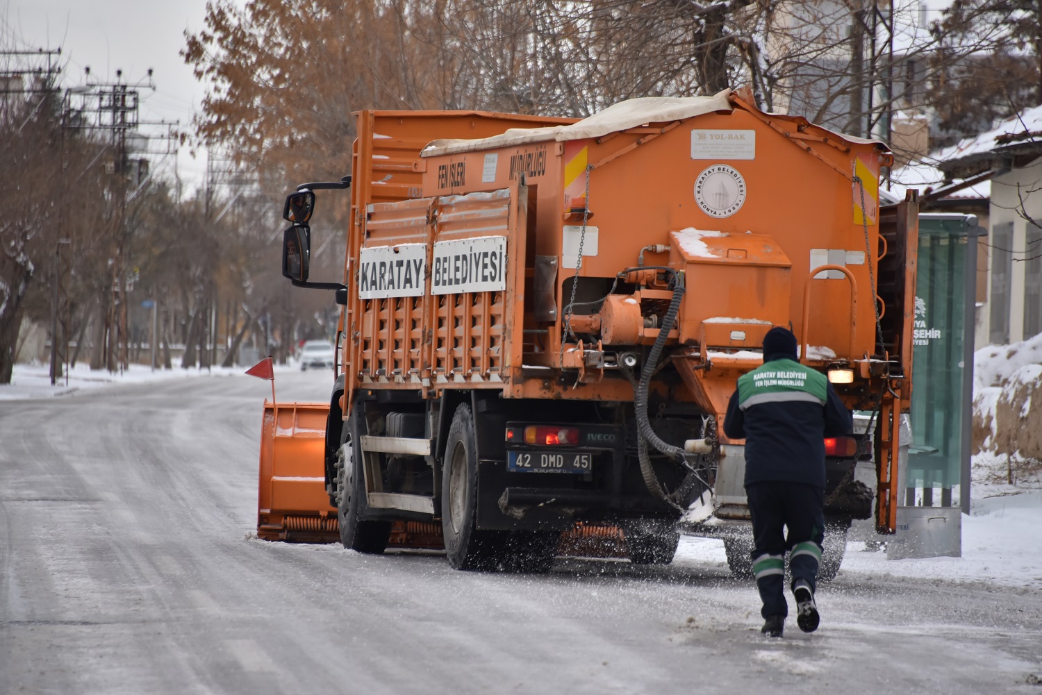 karatay-belediyesi-724-kar-mesaisinde-5.jpg