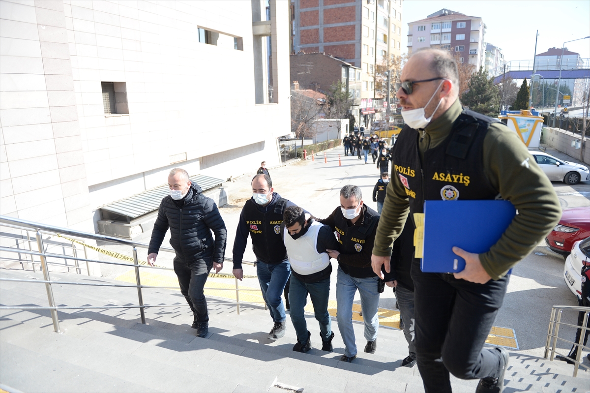 aile-katliaminda-ilk-karar-eski-ortak-ve-3-akrabasi-tutuklandi-003.jpg