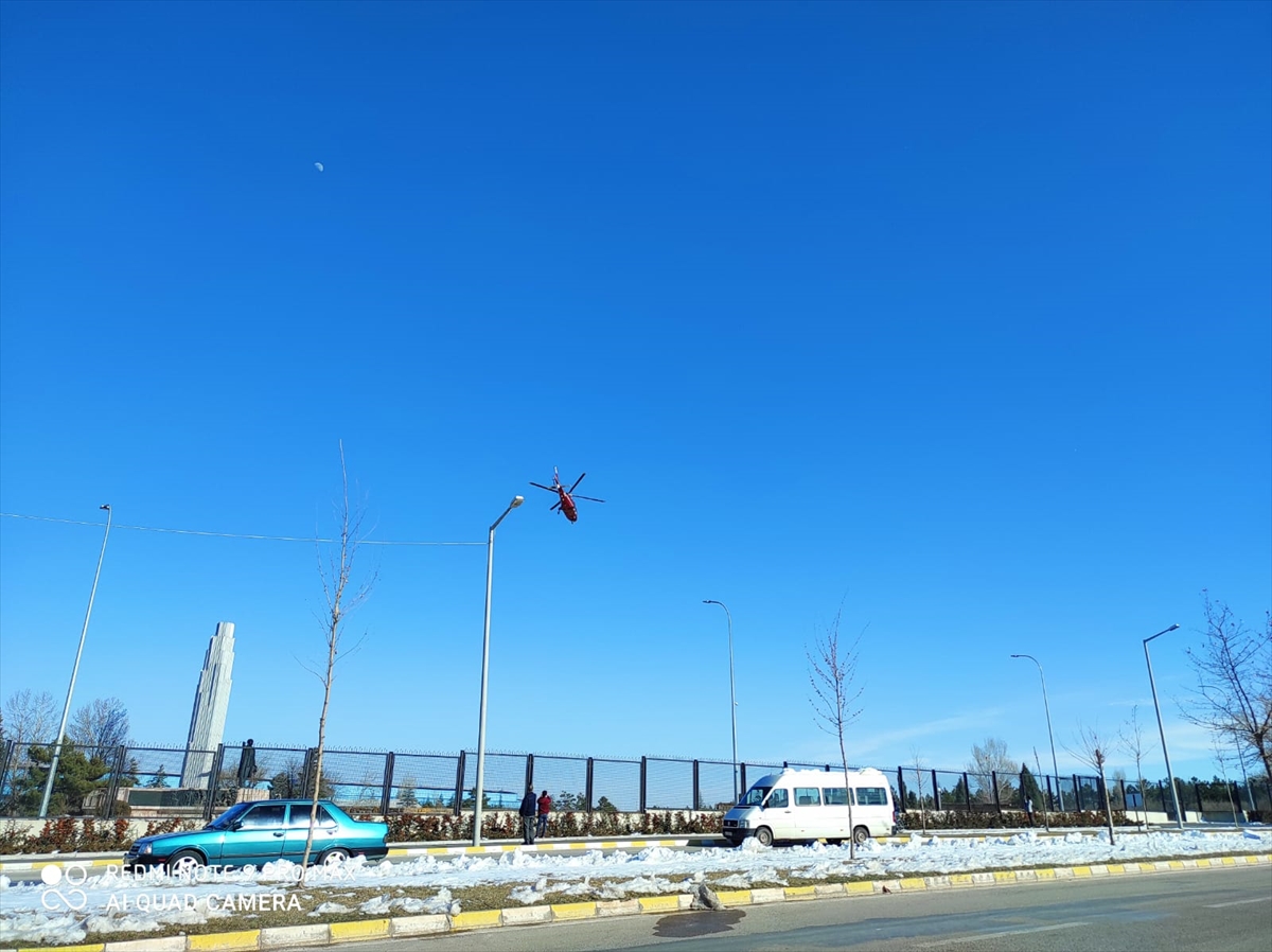 konyada-hava-ambulansi-kalp-krizi-geciren-yasli-adam-icin-havalandi.jpg