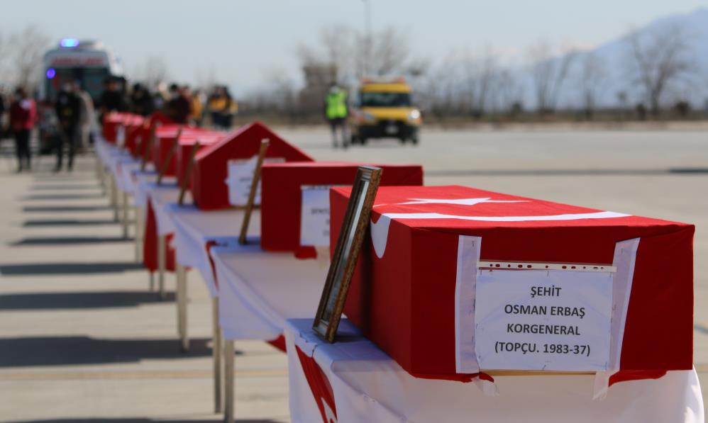 turkiye-sehitlerini-ugurluyor.jpg