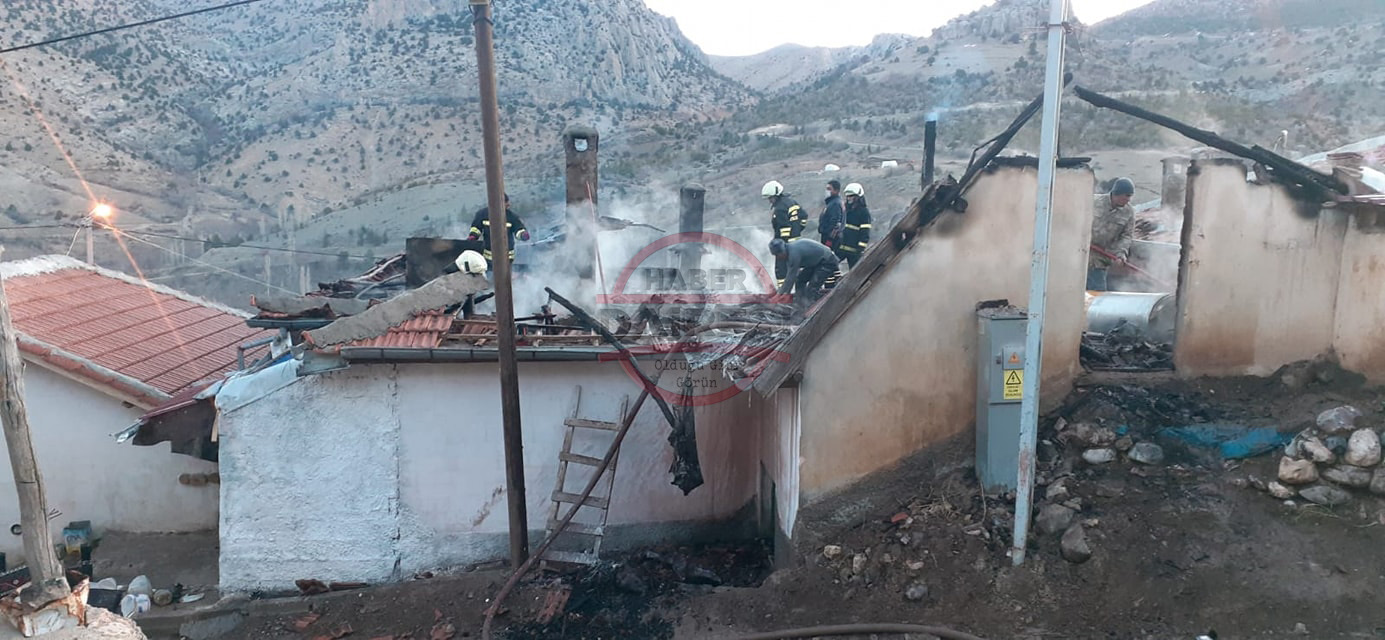 konyada-anne-ve-oglunun-yasadigi-2-ev-yandi-002.jpg