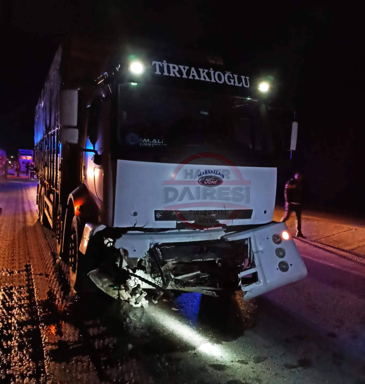 konyada-kamyonla-carpisan-hafif-ticari-aractaki-1-kisi-oldu-1-kisi-agir-yaralandi-001.jpg