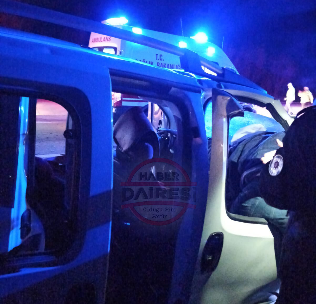 konyada-kamyonla-carpisan-hafif-ticari-aractaki-1-kisi-oldu-1-kisi-agir-yaralandi.jpg
