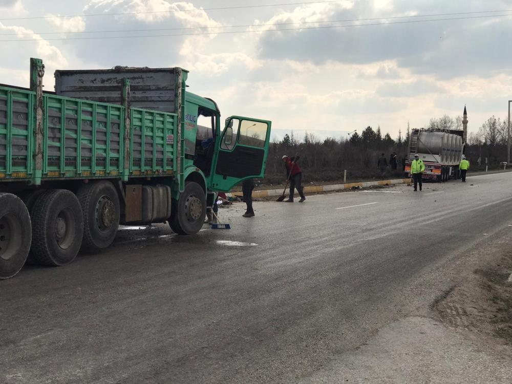 konyada-tanker-ile-kamyon-carpisti-1-yarali.jpg