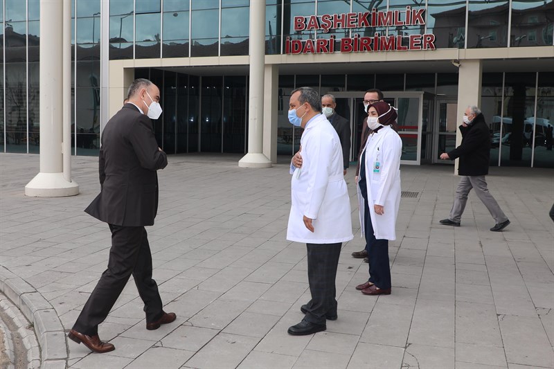 konyadaki-pandemi-hastanelerinde-son-durum-valisi-ozkan-denetledi-002.jpg