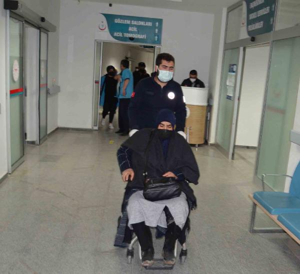 muayene-sonrasi-eve-donerken-kaza-yapan-aile-yarali-halde-ayni-hastaneye-geri-dondu.jpg