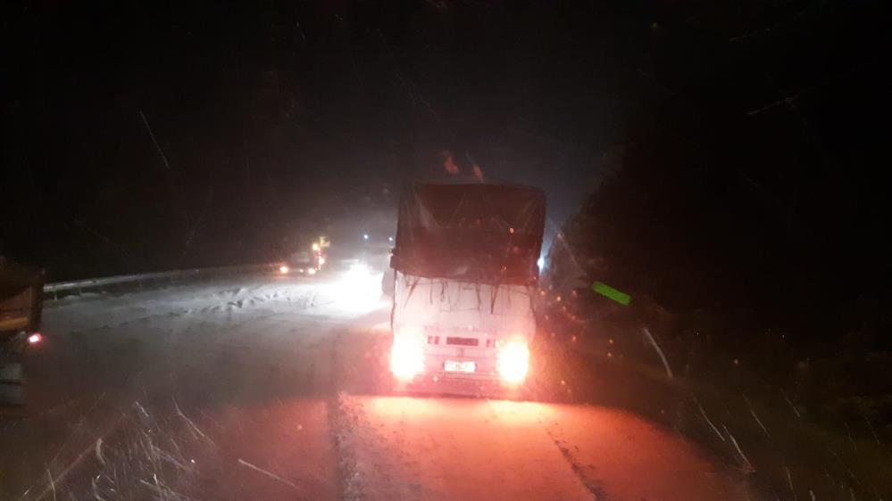 konya-antalya-kara-yolu-kar-altinda-gece-boyunca-etkisini-surdurdu7.jpg