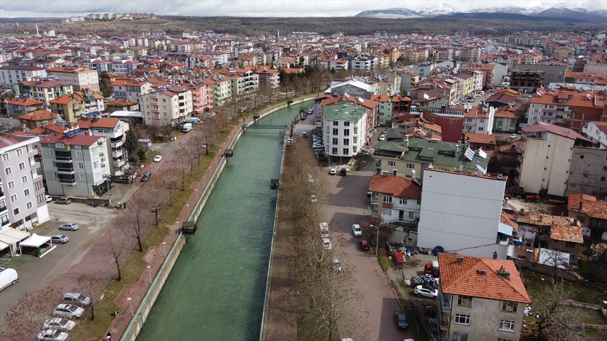 2021/03/17/uzun-suredir-kapali-olan-kapaklar-acildi-konya-ovasina-beysehir-golunden-su-akisi-basladi-1.jpg