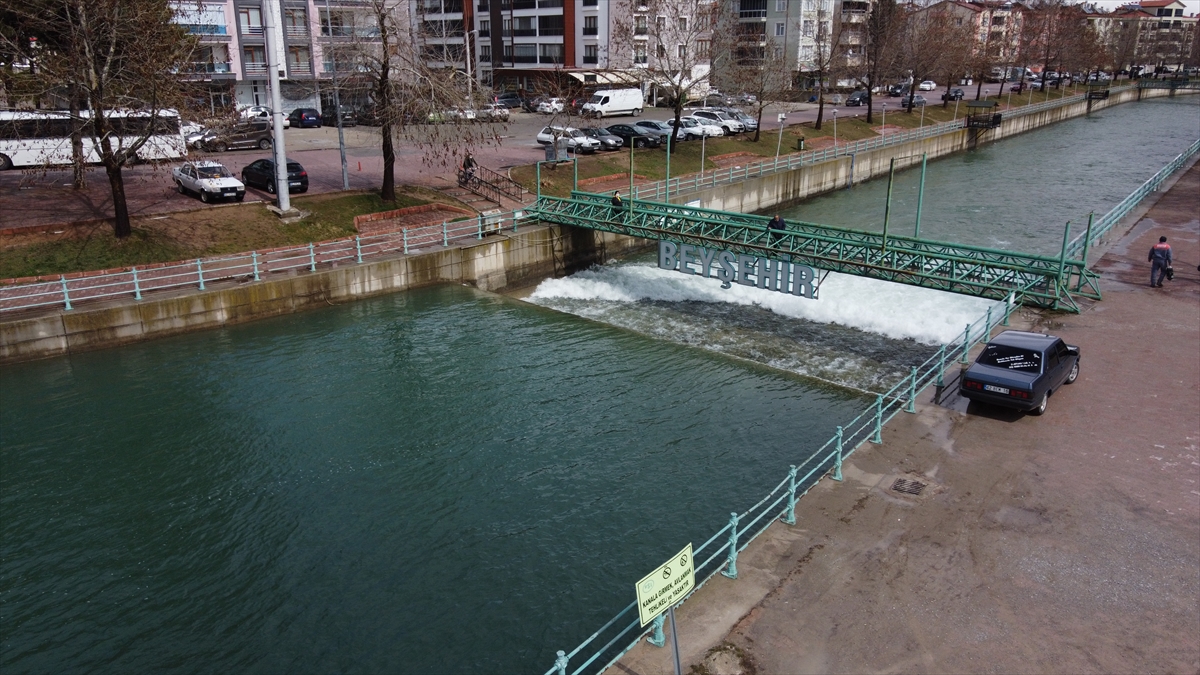 uzun-suredir-kapali-olan-kapaklar-acildi-konya-ovasina-beysehir-golunden-su-akisi-basladi-2.jpg